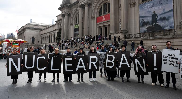 (أرشيف) احتجاج ضد الأسلحة النووية في مدينة نيويورك في آذار/مارس 2025.